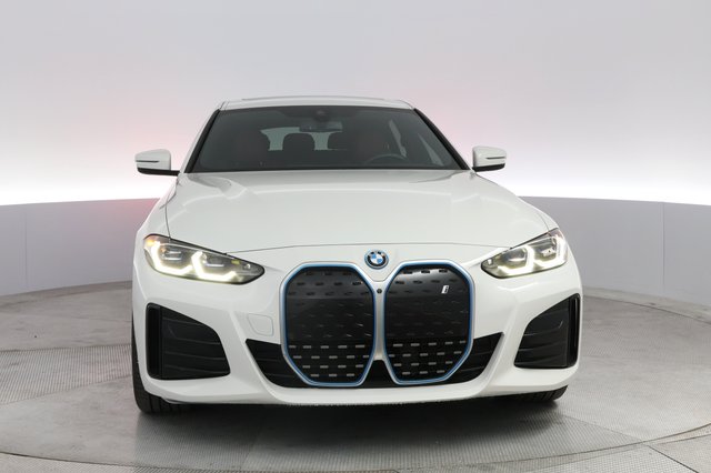 2022 BMW i4 — photo 9 of 21