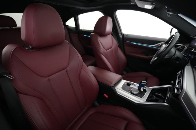 2022 BMW i4 — photo 18 of 21