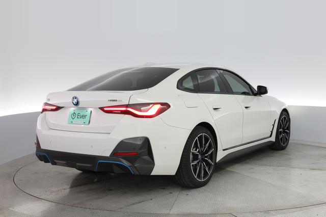 2022 BMW i4 — photo 2 of 21