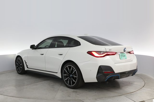 2022 BMW i4 — photo 13 of 21