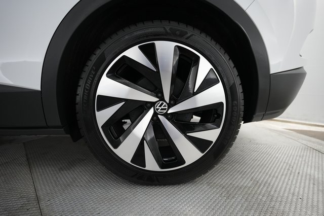 2022 Volkswagen ID.4 — photo 16 of 20