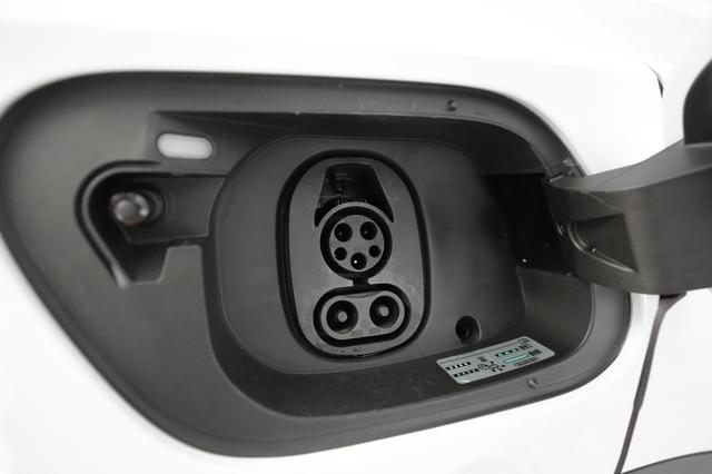 2022 Volkswagen ID.4 — photo 8 of 20