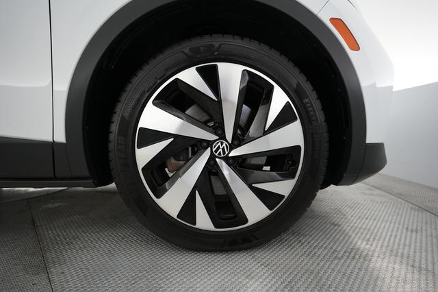2022 Volkswagen ID.4 — photo 7 of 20