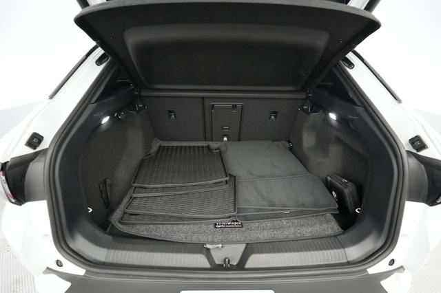 2022 Volkswagen ID.4 — photo 6 of 20