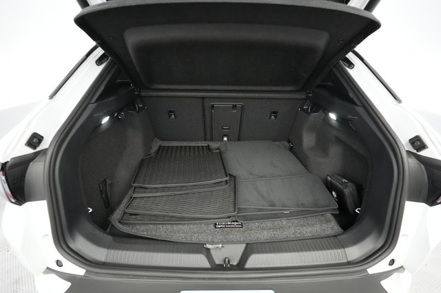 2022 Volkswagen ID.4 — photo 6 of 20