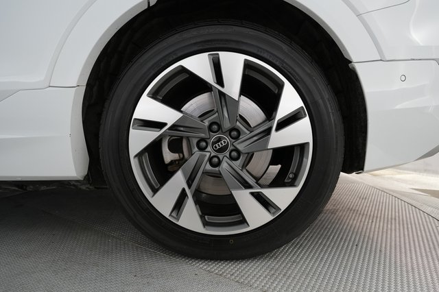 2023 Audi e-tron — photo 16 of 22