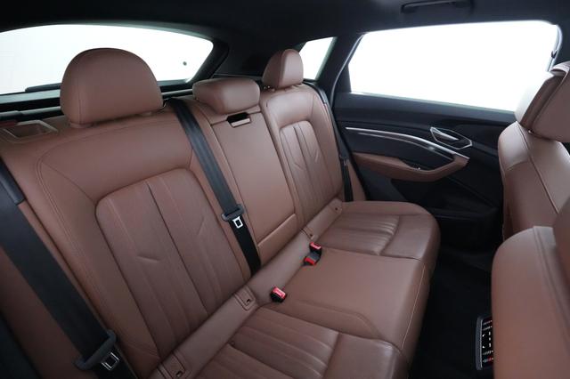 2023 Audi e-tron — photo 4 of 22
