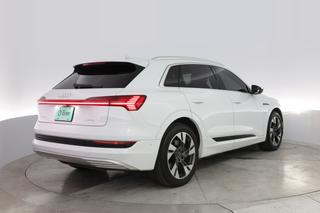 2023 Audi e-tron — photo 2 of 22