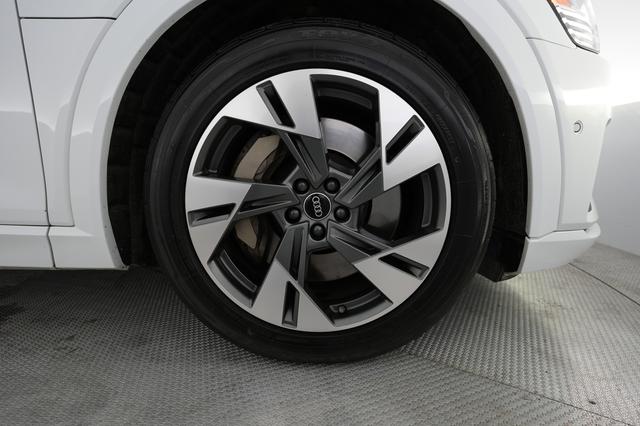 2023 Audi e-tron — photo 7 of 22