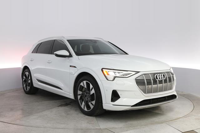 2023 Audi e-tron — photo 10 of 22