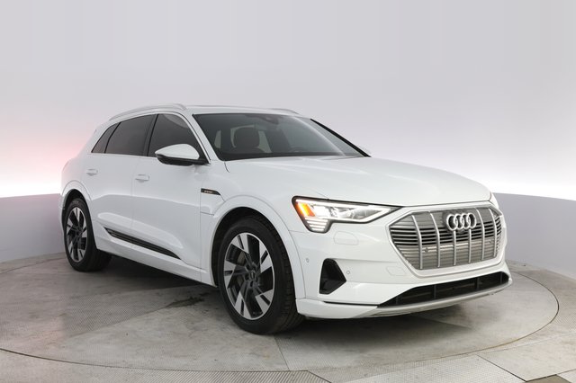 2023 Audi e-tron — photo 10 of 22