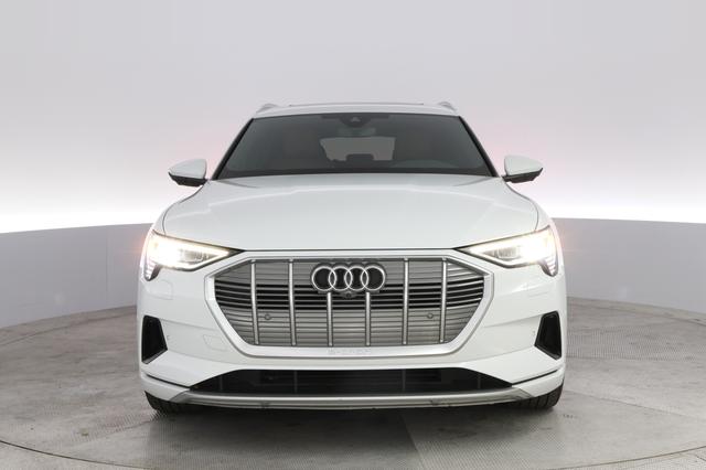 2023 Audi e-tron — photo 9 of 22