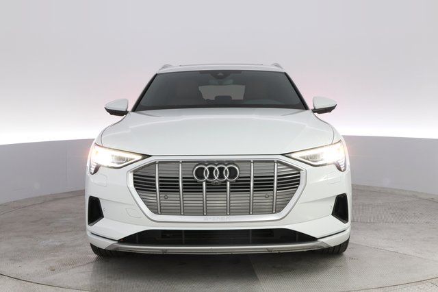 2023 Audi e-tron — photo 9 of 22