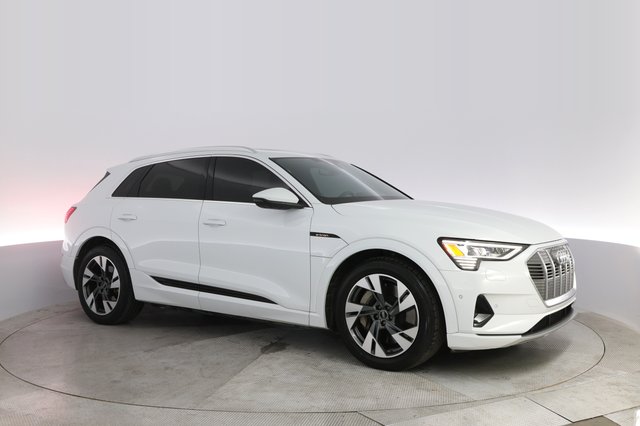 2023 Audi e-tron — photo 11 of 22
