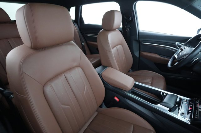 2023 Audi e-tron — photo 19 of 22