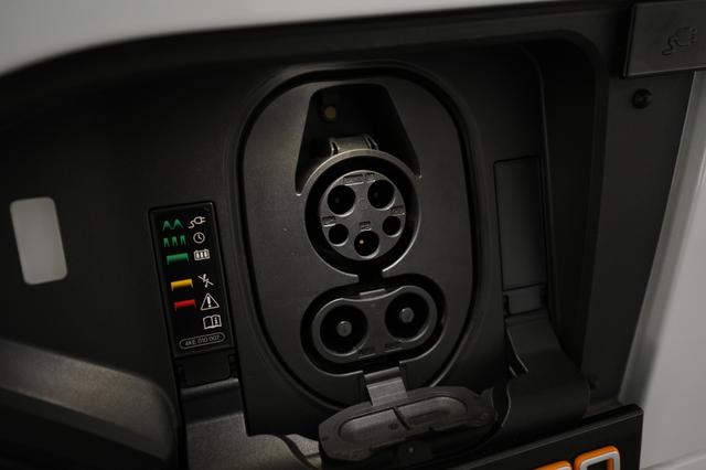 2023 Audi e-tron — photo 8 of 22