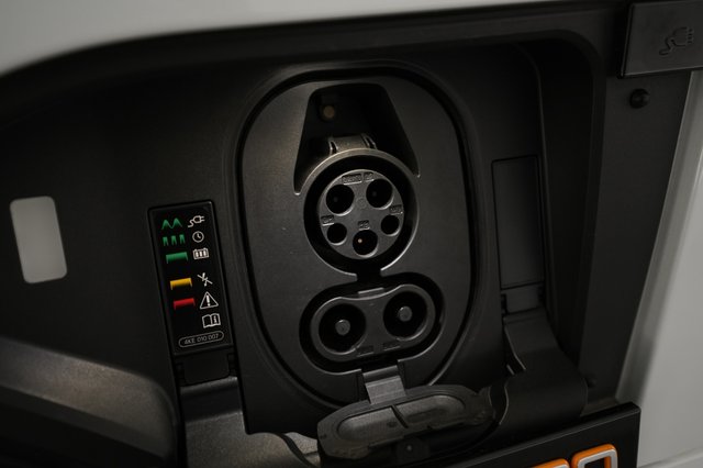 2023 Audi e-tron — photo 8 of 22