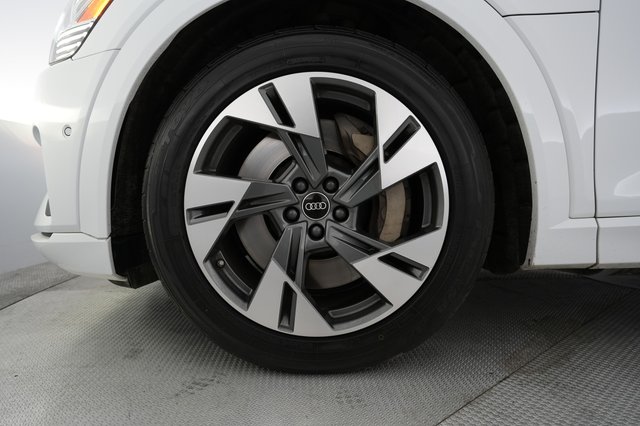 2023 Audi e-tron — photo 15 of 22