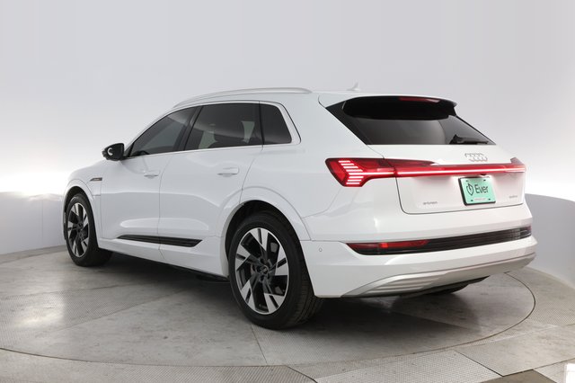 2023 Audi e-tron — photo 13 of 22