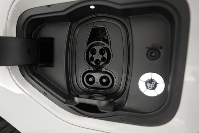 2024 Ford F-150 Lightning — photo 8 of 20