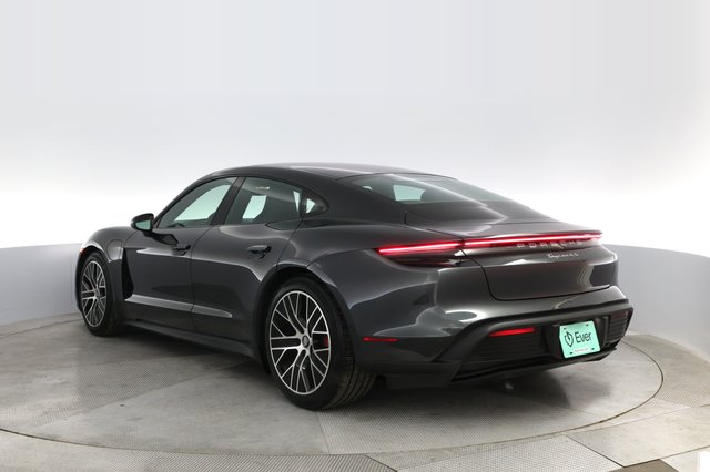 2021 Porsche Taycan — photo 13 of 23