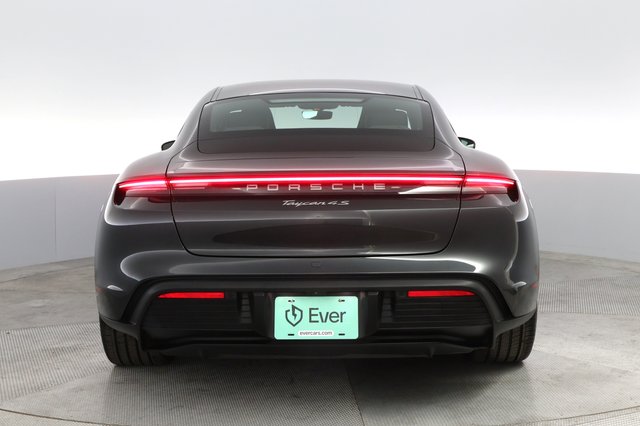2021 Porsche Taycan — photo 12 of 23