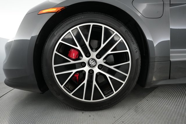 2021 Porsche Taycan — photo 15 of 23