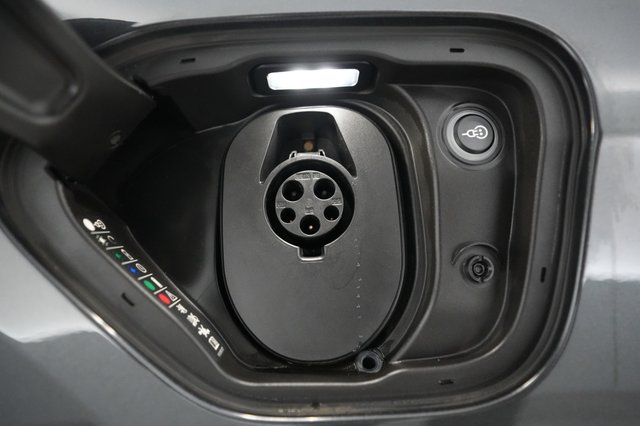 2021 Porsche Taycan — photo 21 of 23