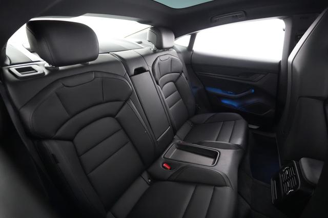 2021 Porsche Taycan — photo 4 of 23