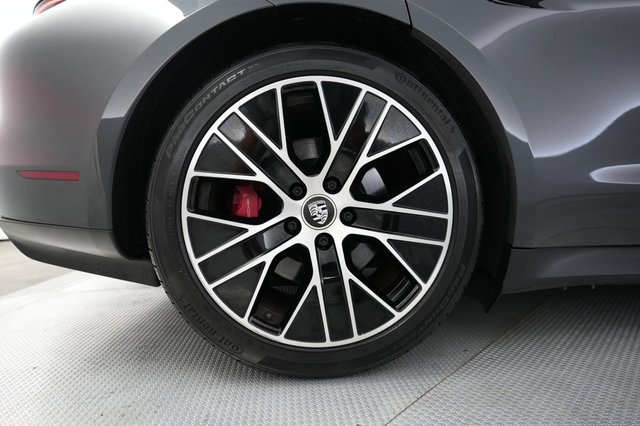 2021 Porsche Taycan — photo 17 of 23
