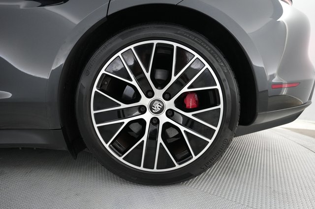 2021 Porsche Taycan — photo 16 of 23