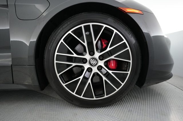 2021 Porsche Taycan — photo 7 of 23