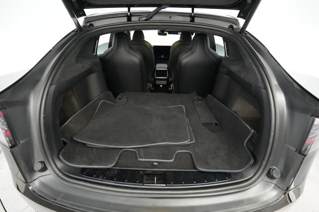 2022 Tesla Model X — photo 6 of 23