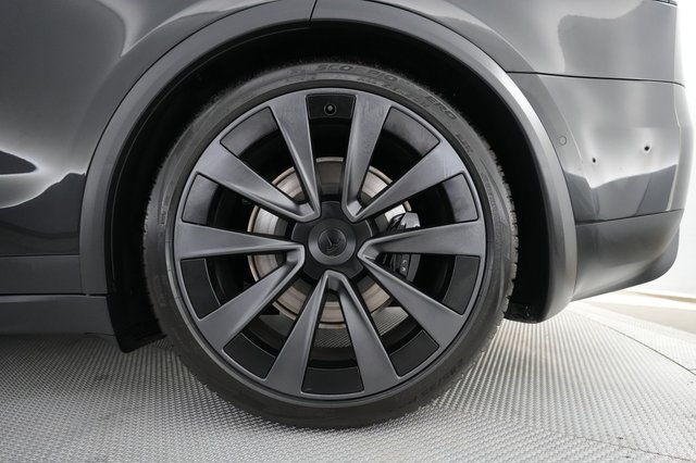2022 Tesla Model X — photo 15 of 23