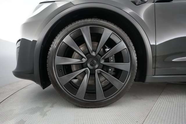 2022 Tesla Model X — photo 16 of 23