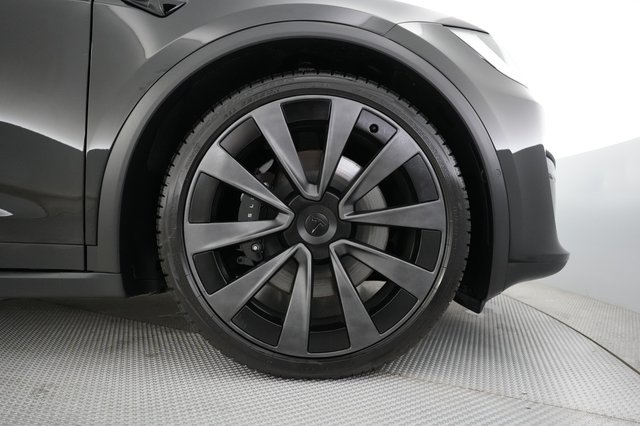 2022 Tesla Model X — photo 17 of 23