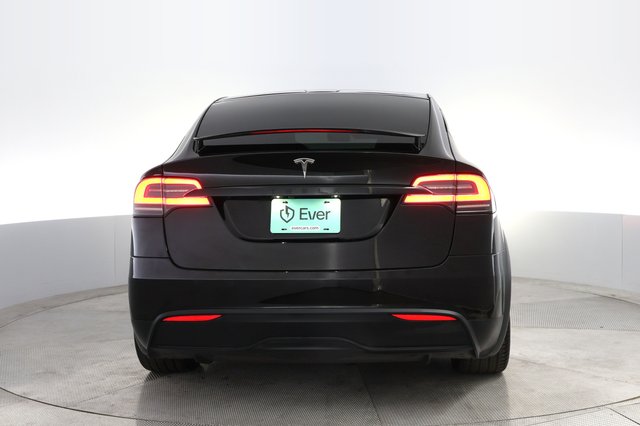 2022 Tesla Model X — photo 12 of 23