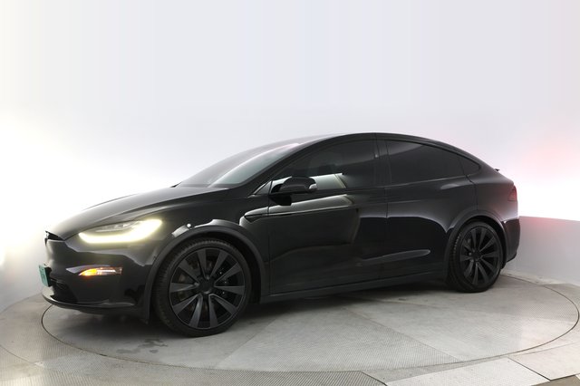 2022 Tesla Model X — photo 14 of 23