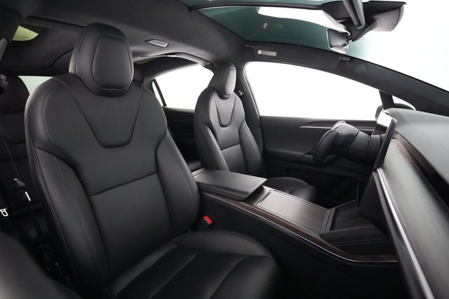 2022 Tesla Model X — photo 18 of 23