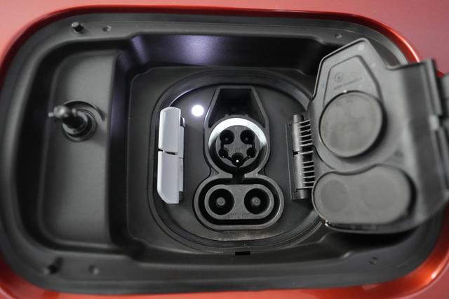 2023 BMW i4 — photo 8 of 22