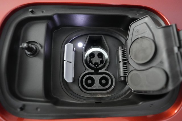 2023 BMW i4 — photo 8 of 22