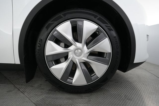 2023 Tesla Model Y — photo 16 of 21