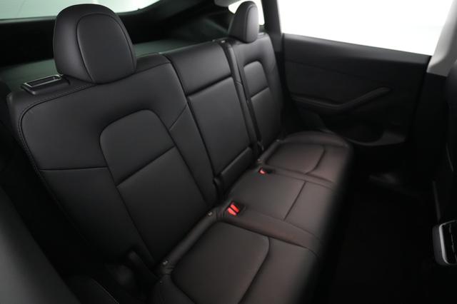 2023 Tesla Model Y — photo 4 of 21