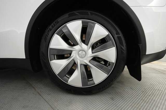 2023 Tesla Model Y — photo 17 of 21