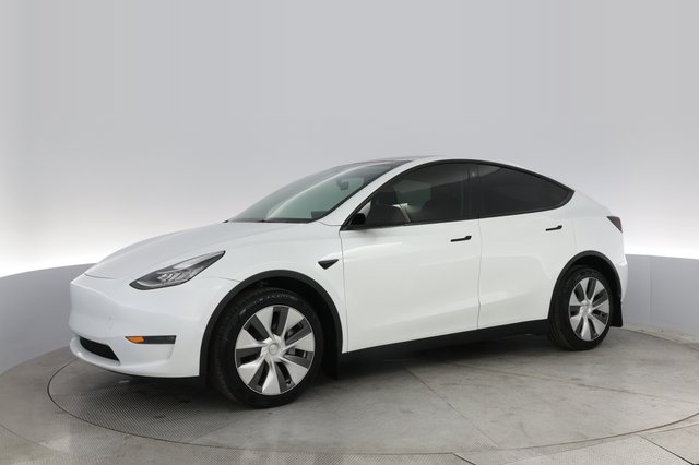 2023 Tesla Model Y — photo 13 of 21