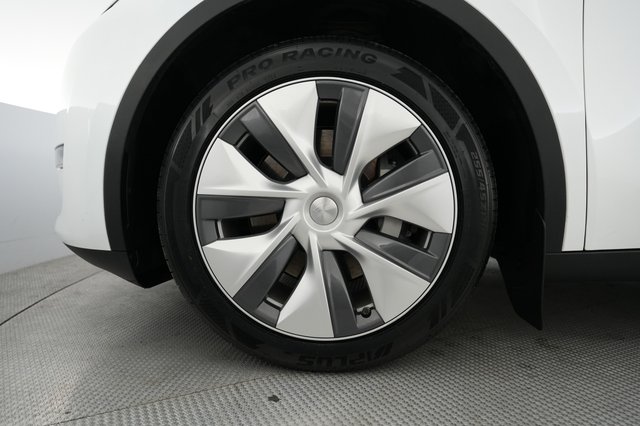 2023 Tesla Model Y — photo 7 of 21