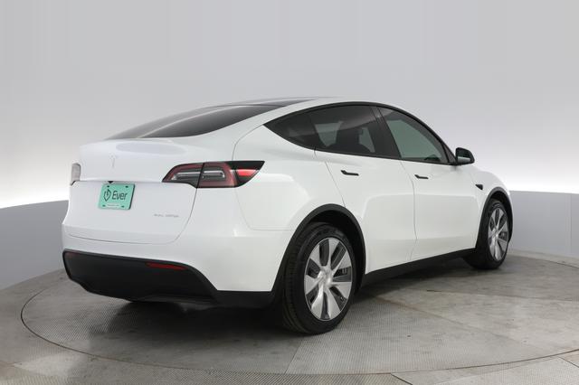 2023 Tesla Model Y — photo 2 of 21