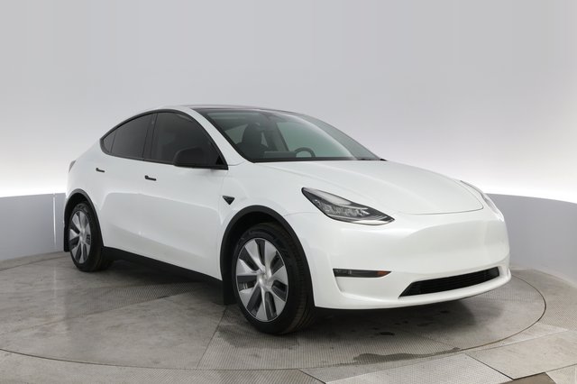 2023 Tesla Model Y — photo 10 of 21