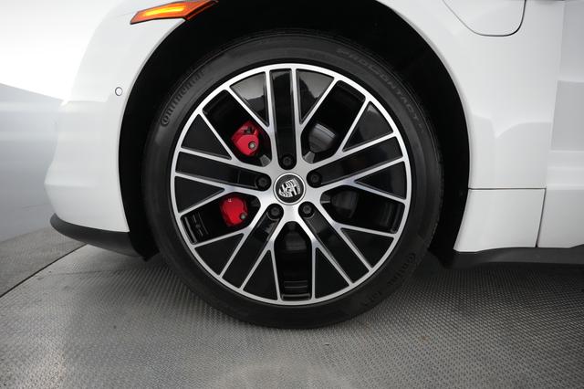 2020 Porsche Taycan — photo 7 of 21