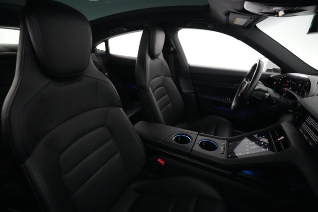 2020 Porsche Taycan — photo 19 of 21